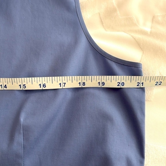 Talbots Sleeveless Blue Collared Wrinkle Resistant Top with Buttons. Size 16 - Picture 8 of 9